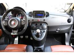 左ハンドル！5速マニュアル！70周年記念車！ユーザー下取り車！ワンオーナー！コートテクト断熱フロントガラス！レコードモンツァマフラー！sabelt製シート！カロッツエリアディスプレイオーディオ！