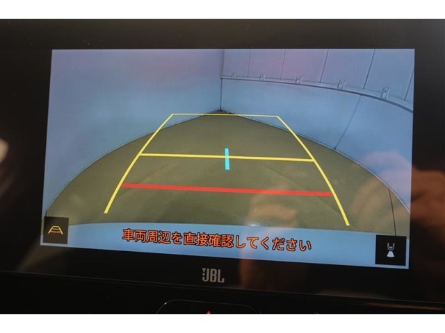 バックモニター搭載で車庫入れ安心！車庫入れが苦手な人もこれで安心！