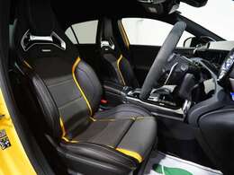 納車前に自社工場にて入念に納車前整備を施します。プレミアム輸入車専門店ならではのノウハウで、消耗品の交換はもちろん、その車種の弱点を押さえた整備も好評です。