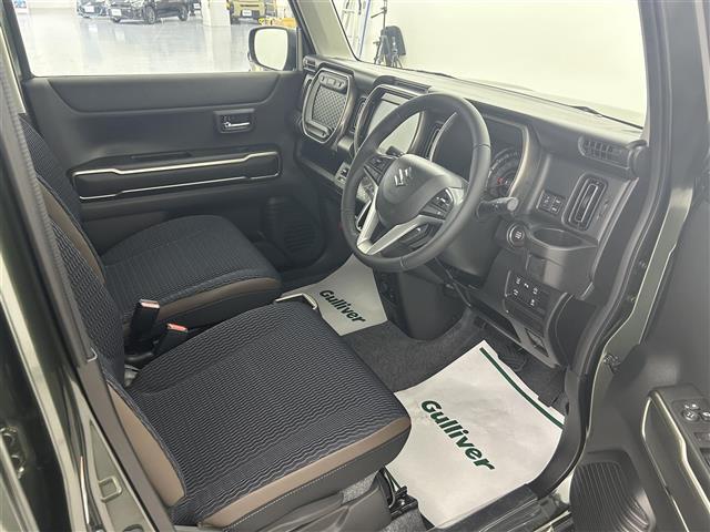 【運転席】座り心地が良いシートなので長時間の運転でも快適にお過ごしいただけます。新品のフロアマットのご注文も可能です。掲載箇所以外にご希望の写真がございましたらお気軽にお問い合わせ下さい。