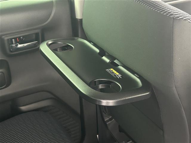 【ドリンクホルダー】長時間のドライブを快適に過ごすために、必須の車内アイテムですね。
