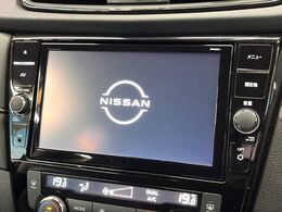 【メーカー純正ナビ】インテリアに溶け込むスタイリッシュな「専用設計」メーカーナビを装備♪視認性や操作性など基本性能にも優れ、より上質なカーライフをお楽しみいただけます。