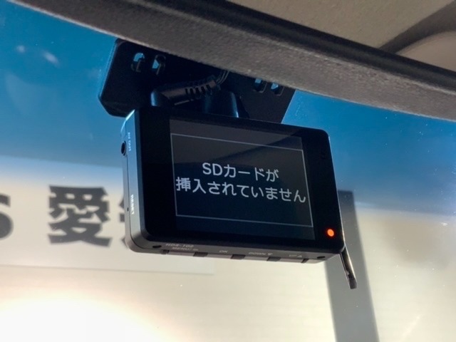 万が一の事故のときもドライブレコーダーがあると安心です。ご利用になる場合は個人情報保護の観点より新品の対応SDカードをお求め下さい。
