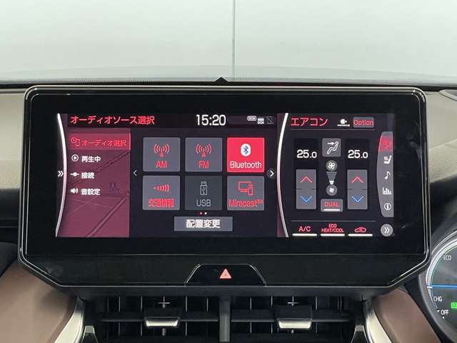 純正メモリーナビを装着しています。Bluetooth・USB接続/フルセグ視聴等が使用できます。