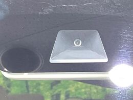 【ホンダセンシング】走行中に前方の車両等を認識し、衝突しそうな時は警報とブレーキで衝突回避と被害軽減をアシスト。より安全にドライブをお楽しみいただけます。