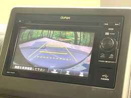 【バックカメラ】駐車時に後方がリアルタイム映像で確認できます。大型商業施設や立体駐車場での駐車時や、夜間のバック時に大活躍！運転スキルに関わらず、今や必須となった装備のひとつです！
