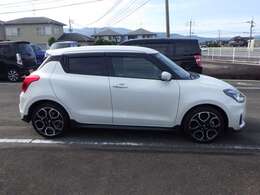 2023年10月から中古車の支払総額表示が義務化されました。県外登録追加費用をのぞいて支払総額表示＝ご購入可能総額です。もちろんオプション設定の有無はご自由です。義務化前から弊社は20年以上この体制です。