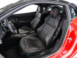 7速デュアルクラッチトランスミッションと電子制御システムが組み合わされ、あらゆるシーンで高い走行安定性を発揮します。