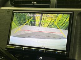 【バックカメラ】駐車時に後方がリアルタイム映像で確認できます。大型商業施設や立体駐車場での駐車時や、夜間のバック時に大活躍！運転スキルに関わらず、今や必須となった装備のひとつです！