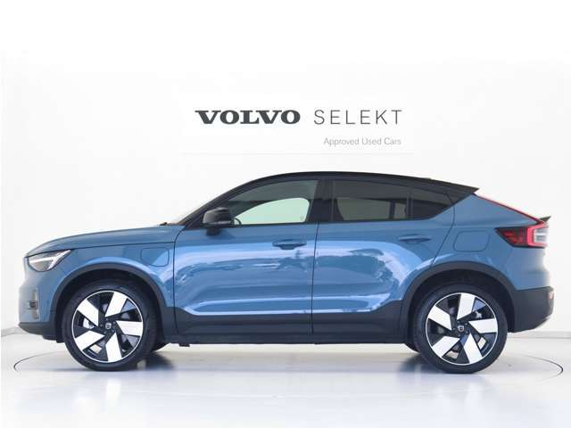 【C40 Recharge】クーペSUVスタイルを纏う、ボルボ初のピュアEVモデル。伝統的なスカンジナビアン・デザインを継承しながら、躍動感にあふれ優雅な雰囲気を身にまとう、新しい潮流を具現化したスタイリングです。