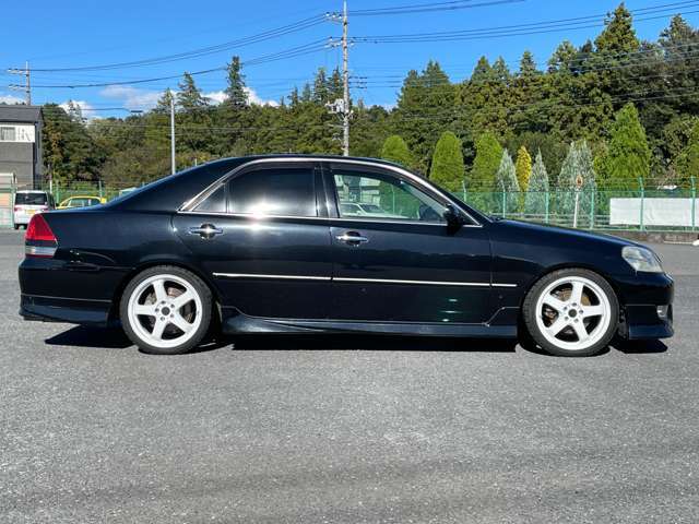 【カーセンサー出品までの流れ】全国ガリバーグループ店での直接買取仕入車両を中心にGTガレージにストック。商品車の一部は出品前に整備士・検査員によるコンディションチェックを実施しています。