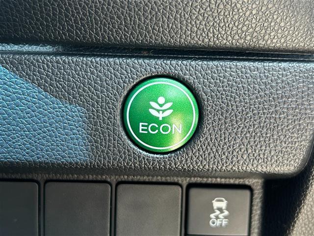 【ECON】ECOモード、運転の仕方によるロスを抑え込み燃費を良くするように働く機能になります。