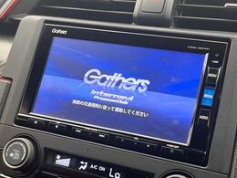 【純正ナビ】人気の純正ナビを装備しております。ナビの使いやすさはもちろん、オーディオ機能も充実！キャンプや旅行はもちろん、通勤や買い物など普段のドライブも楽しくなるはず♪