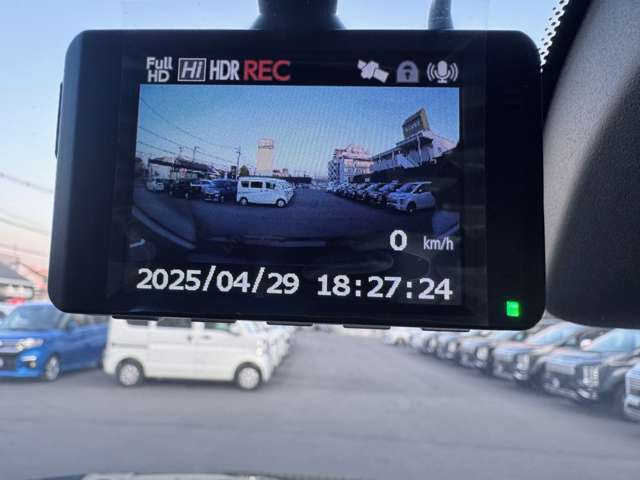 前方のドライブレコーダー付で安心の装備