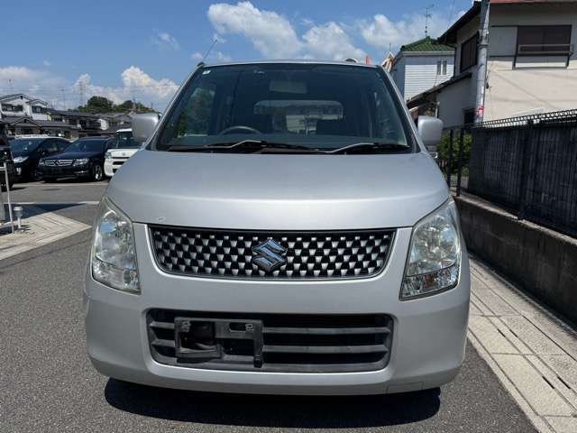 2級国家整備士常時、国内保険代理店AAA取得済み、タイヤ交換、オイル交換、板金塗装、日常点検、お気軽にご相談ください。