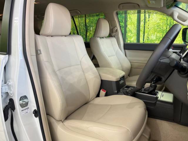 運転席シート廻りは使用感も少なく、良好な状態となっています。丁寧に使われていたことがよくわかりますね。