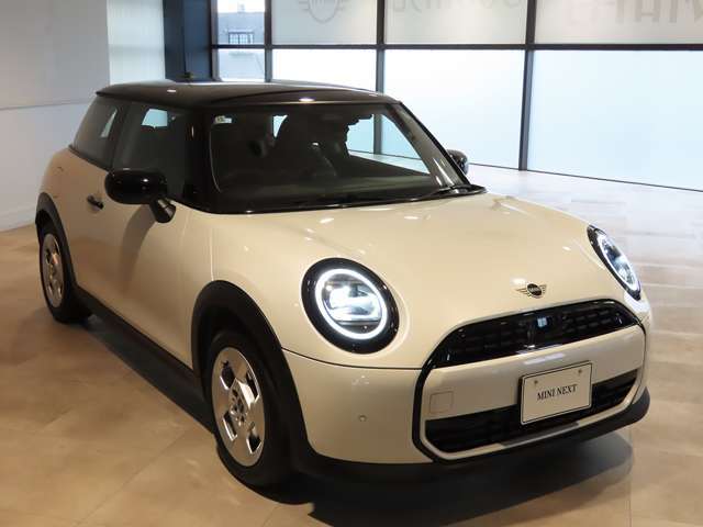 フロントフェイスはMINIアイコンとして永らく愛されるデザイン性の良さと、ブランドの魅力を感じる事ができます。