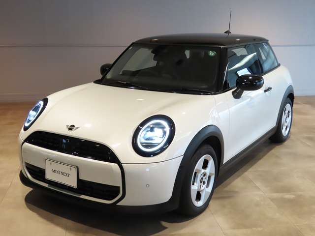 フロントフェイスはMINIアイコンとして永らく愛されるデザイン性の良さと、ブランドの魅力を感じる事ができます。