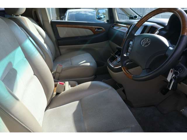 多彩なプランは当社だけ！●プロ施工スモークフィルムプラン1カ所1.5万円●新品バックソナー（ピピピ音で後方障害物をお知らせ）2.5万円●タイヤパンク修理1本3000円●税金をお安く！構造変更は1万円♪