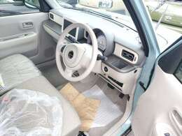 毎回座るフロントシート。運転席は使用する部分ですので、座り心地が重要です！