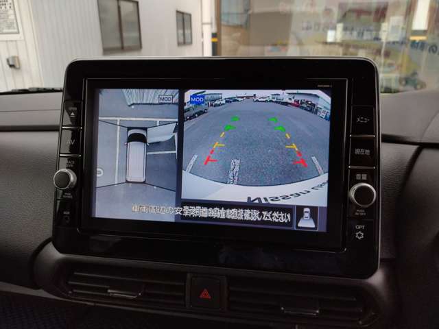 バックカメラも付いております。