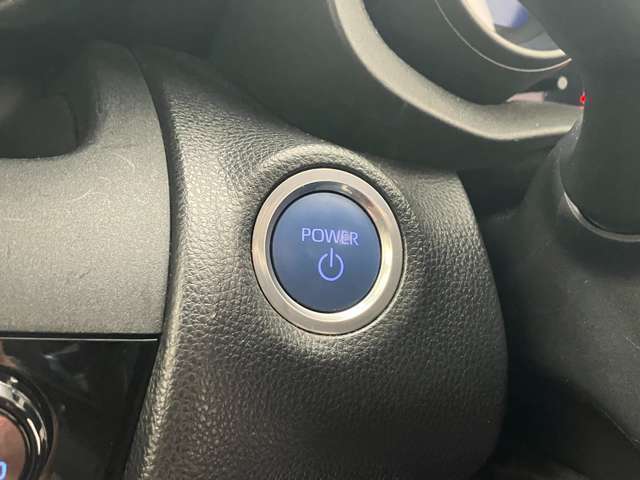 あとはブレーキを踏んだ状態でボタンを押すだけで、カバンやポケットに入れていてもエンジンスタート！便利な機能です。