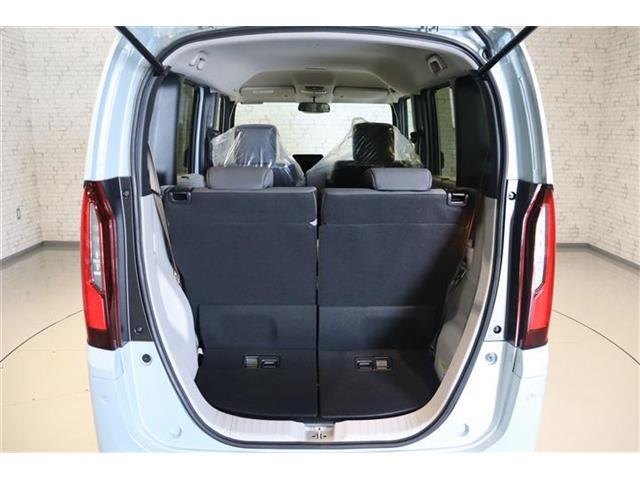 こんなに広い荷室が出来ますよ！背の高い荷物も積めます。テールゲートを空ければラゲッジスペースが広くなり　人と物が快適に移動できてドライブがもっと楽しくなりますよ
