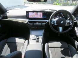 ◆インスツルメントパネルやインテリアトリムなどは、調和しなが洗練された室内を作り上げ、スイッチ類によって、優れた操作性をも実現。ドライバーの視線や動線を考え、人間工学に基づきデザインされています◆