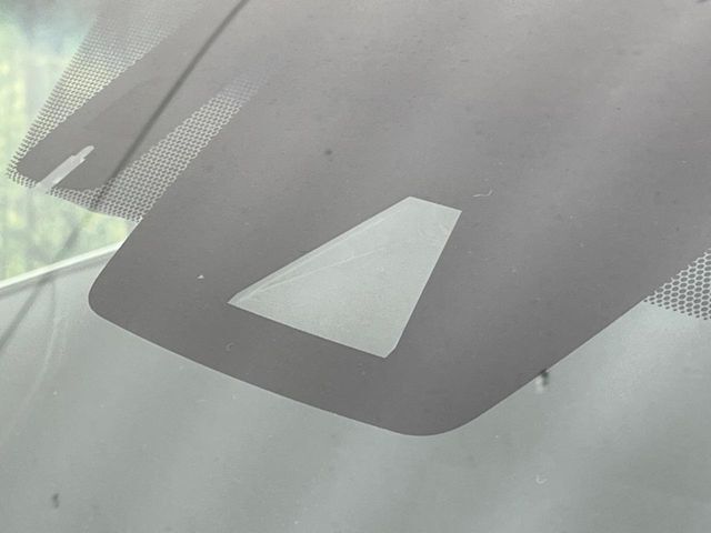 【トヨタセーフティセンス】走行中に前方の車両等を認識し、衝突しそうな時は警報とブレーキで衝突回避と被害軽減をアシスト。より安全にドライブをお楽しみいただけます。