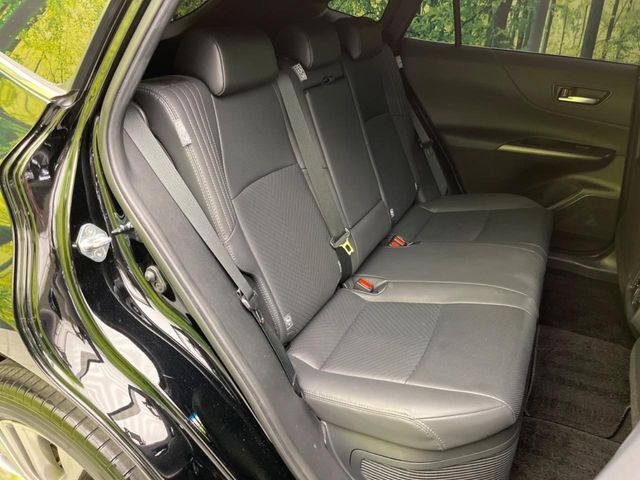 後部座席も気になるようなキズ・汚れやへたり等、大きなダメージはなく、良好な状態です。