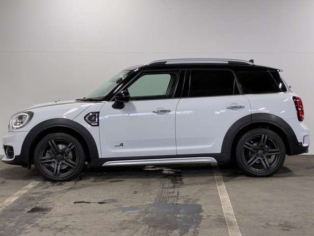 当店から日本全国、ご納車させて頂いております。遠方からご購入されるお客様の不安を取り除けるよう、経験豊富なスタッフが丁寧に対応させて戴きます。