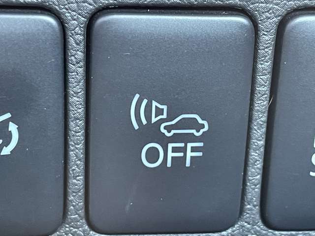 【車両接近通報装置】低速でモーターによる走行をしている時に、歩行者にクルマの接近を知らせ、注意を促します！一時停止スイッチでON/OFFの切り替えが可能です！