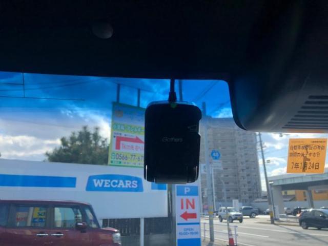 WECARSの展示場では実際に見て、触ってお車をお選びいただけます！知識の豊富な営業スタッフが様々なカーライフをご提案いたします！