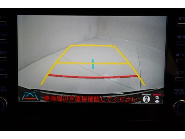 バックモニターがあれば車庫入れ時など、後ろが確認できて安心です。運転に自信がない方にはおすすめの装備です。ただし、バック時目視での確認も忘れずに。