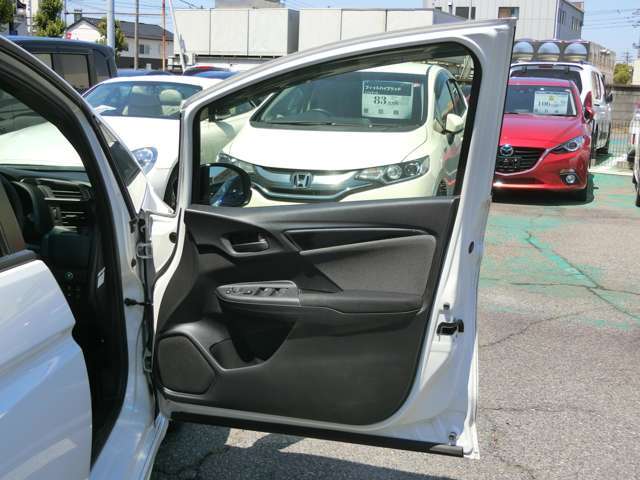 自社整備工場にてベテラン整備士がお車を整備させていただきます。納車前の整備はもちろん、後のメンテナンスや車検などもお任せください。お問い合わせはフリーダイヤル0078-6002-196241まで。