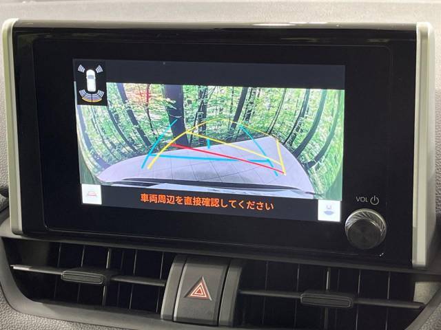 【バックカメラ】駐車時に後方がリアルタイム映像で確認できます。大型商業施設や立体駐車場での駐車時や、夜間のバック時に大活躍！運転スキルに関わらず、今や必須となった装備のひとつです！