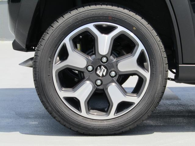 【アルミホイール】スチールホイールよりも軽く、車の運動性能や燃費向上に貢献します。また、熱の放散も良いため、ブレーキ性能にも好影響を与えます。見た目にもスタイリッシュです。