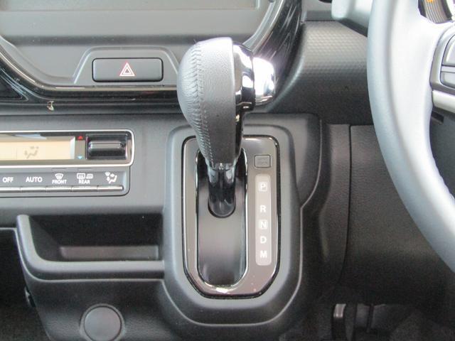 【シフト】CVT搭載。エンジンを最適な回転数で運転することができるため、燃費性能が向上します。また、変速のショックが少ないため、運転中の音や振動が軽減され、静かな走行が実現します。