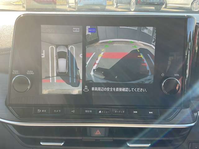 空から見ているような視点で周囲が確認できるアラウンドビューモニター、クルマの真上から見ているかのような映像によって、周辺の見えにくい障害物でも気付くことができます。