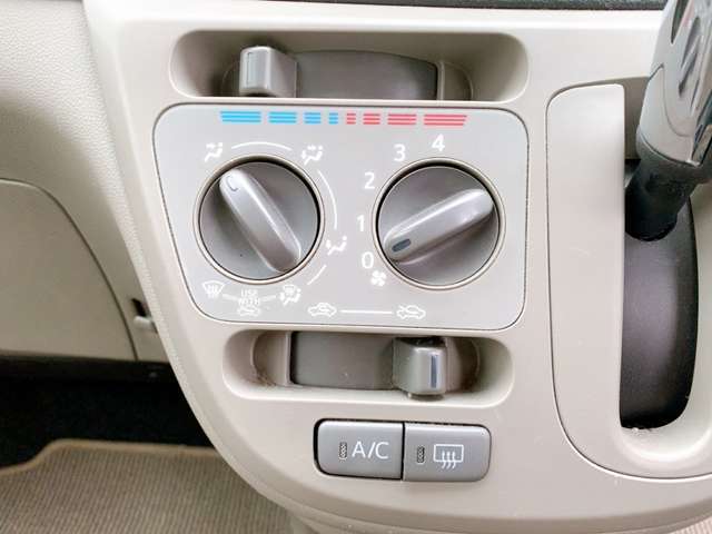 必需品のエアコン付き♪温度調節も簡単操作となっております！
