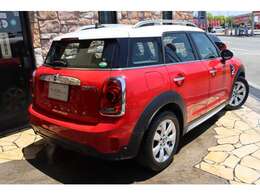 外装色はチリレッドです。