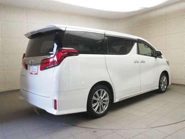 走りにこだわりながら収納力も持ち合わせたお車です。荷物を載せて軽快なドライブを楽しめますよ♪