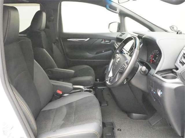 見通しのよいすっきりとした視界で、誰でも運転しやすいです。運転のしやすさは疲れにくさにも繋がりますよ♪