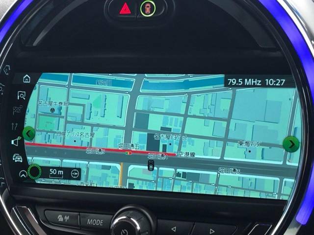 ●純正ナビ:一体感のあるナビは、高級感ある車内を演出してくれます。Bluetooth再生などオーディオ機能も充実しておりますので、運転もより楽しめます♪