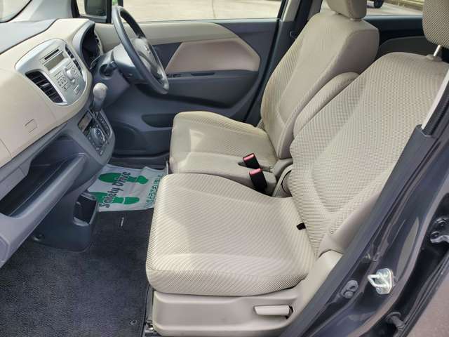 お体が直接触れるシートが汚いと嫌ですよね？その点このお車は、元々綺麗な状態で仕入れをしている上、スタッフ丹念にクリーニングしておりますので非常に綺麗です♪