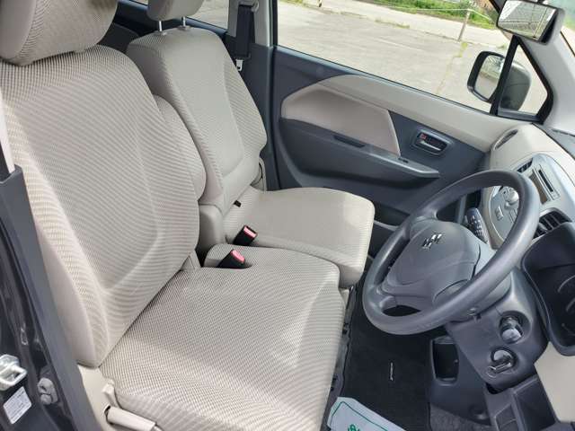 清潔で広々した座席です！是非、現車を見て体感してみてください。