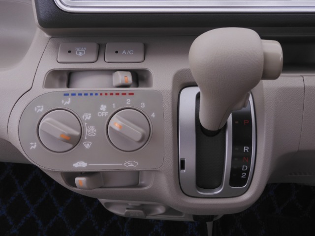 ◆シフト周り◆スタイリッシュなシフト周り、切り替えやすくシンプルなデザインです！