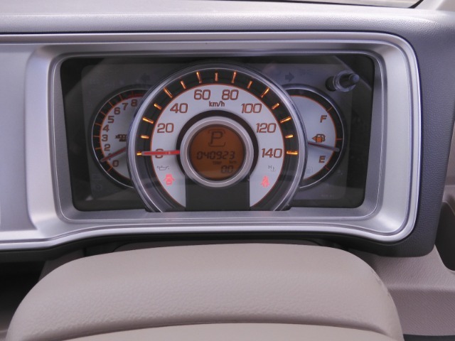 ◆メーターパネル◆視認性の良いシンプルなメーターデザインはドライバーに情報をわかりやすく伝えてくれます。