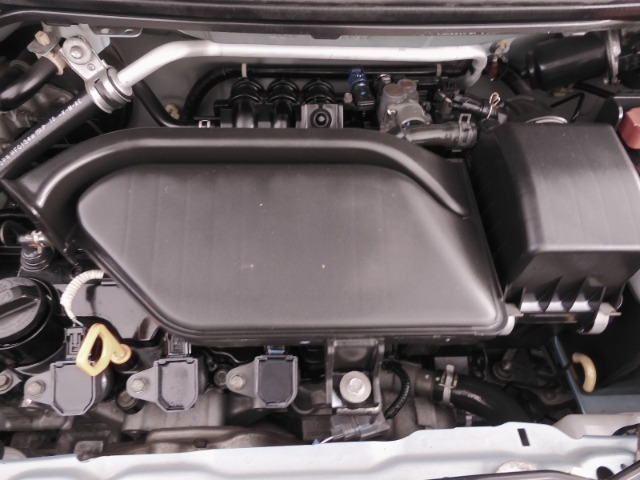 ◆エンジンルーム◆車の心臓部分のエンジンルームが汚いとトラブルの基になります。当店は専用の液剤を使って徹底的に綺麗にします。