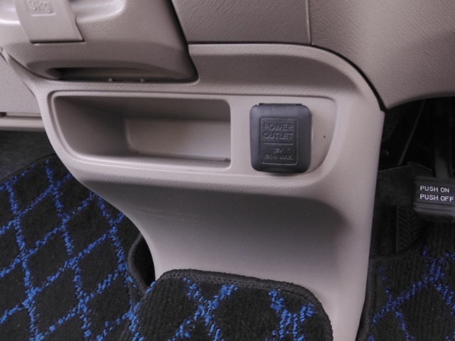 ◆12V電源ソケット◆スマートフォンの充電等にも便利な電源ソケット！使いやすい場所に装備されています。